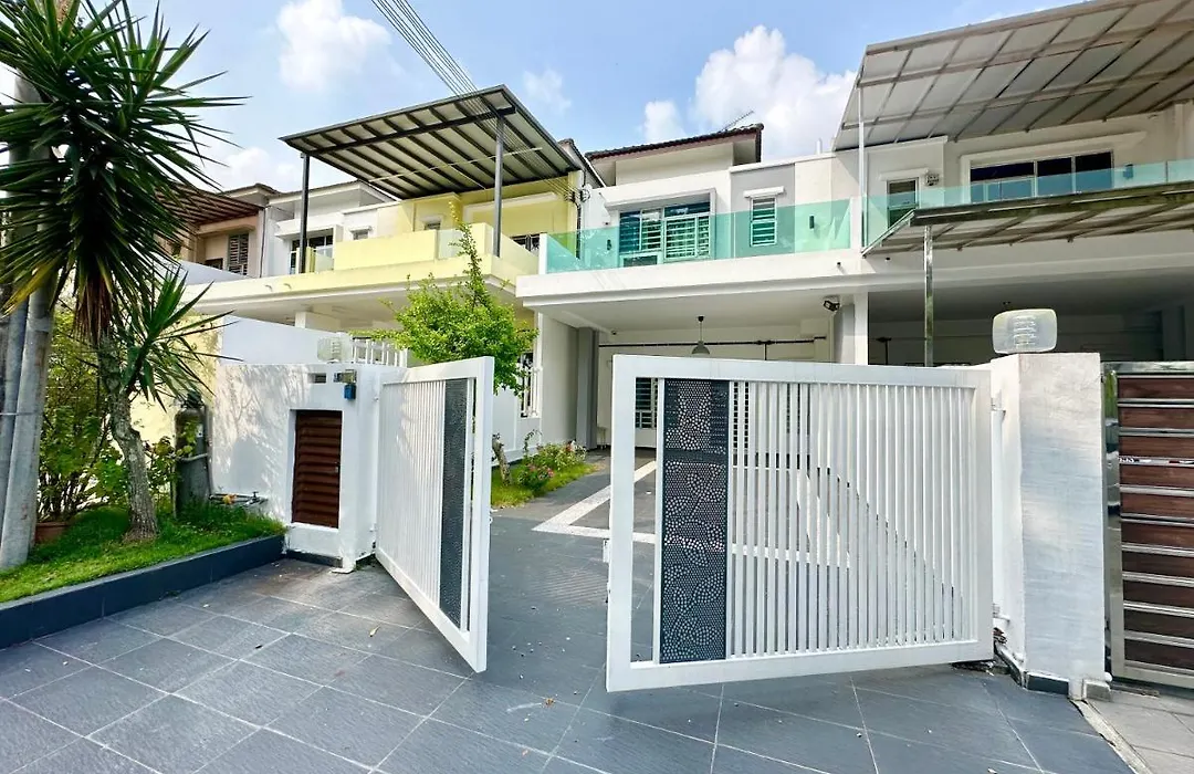 Setia Tropika Serenity: 4Bedroom Landed 12-16Pax-1